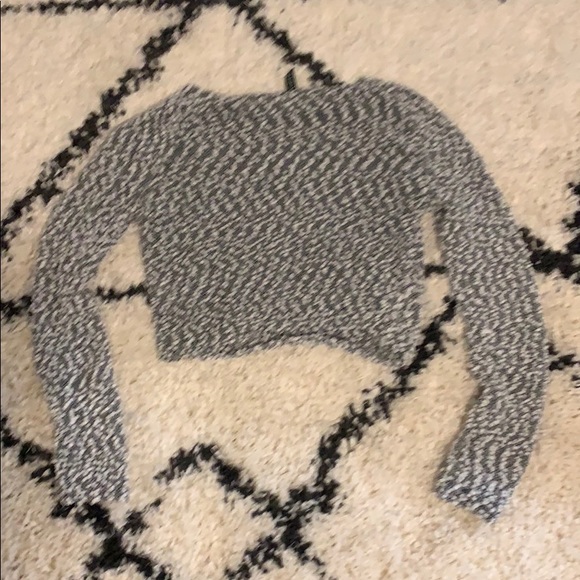 Knitted Cropped H&M Sweater - Picture 2 of 3